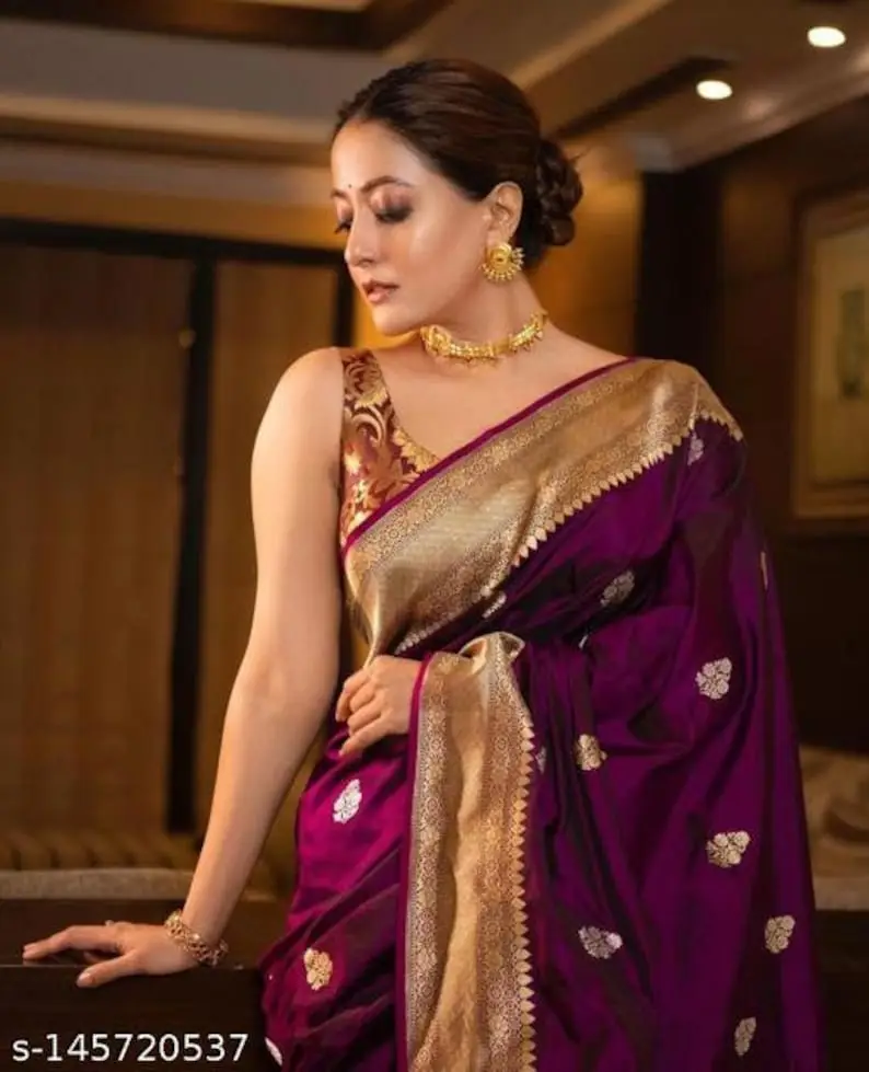 Raima Sen Stunning Looks In Beautiful Violet Saree Sleeveless Blouse